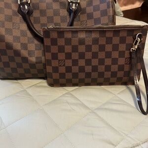 Authentic LV speedy in great condition